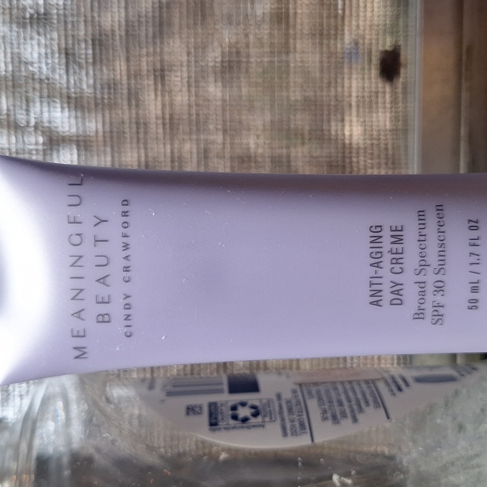 Meaningful Beauty Skincare Collection - Cream and Purple by Cindy Crawford - Picture 8 of 11